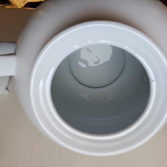 PottreyBarn Great White Tea Pot. Ceramic - Picture 4 of 8